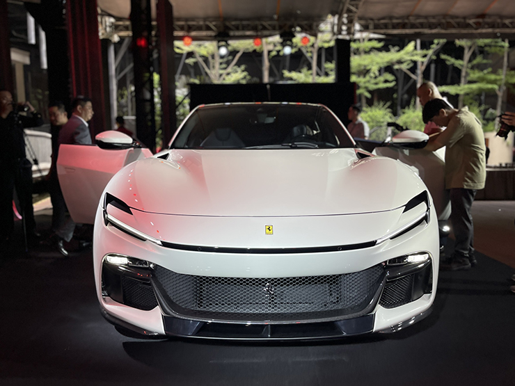 Siêu SUV đầu tiên của Ferrari ra mắt khách hàng Việt Nam, giá bán dự đoán từ 40 tỷ đồng - 3