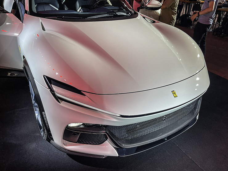 Siêu SUV đầu tiên của Ferrari ra mắt khách hàng Việt Nam, giá bán dự đoán từ 40 tỷ đồng - 9