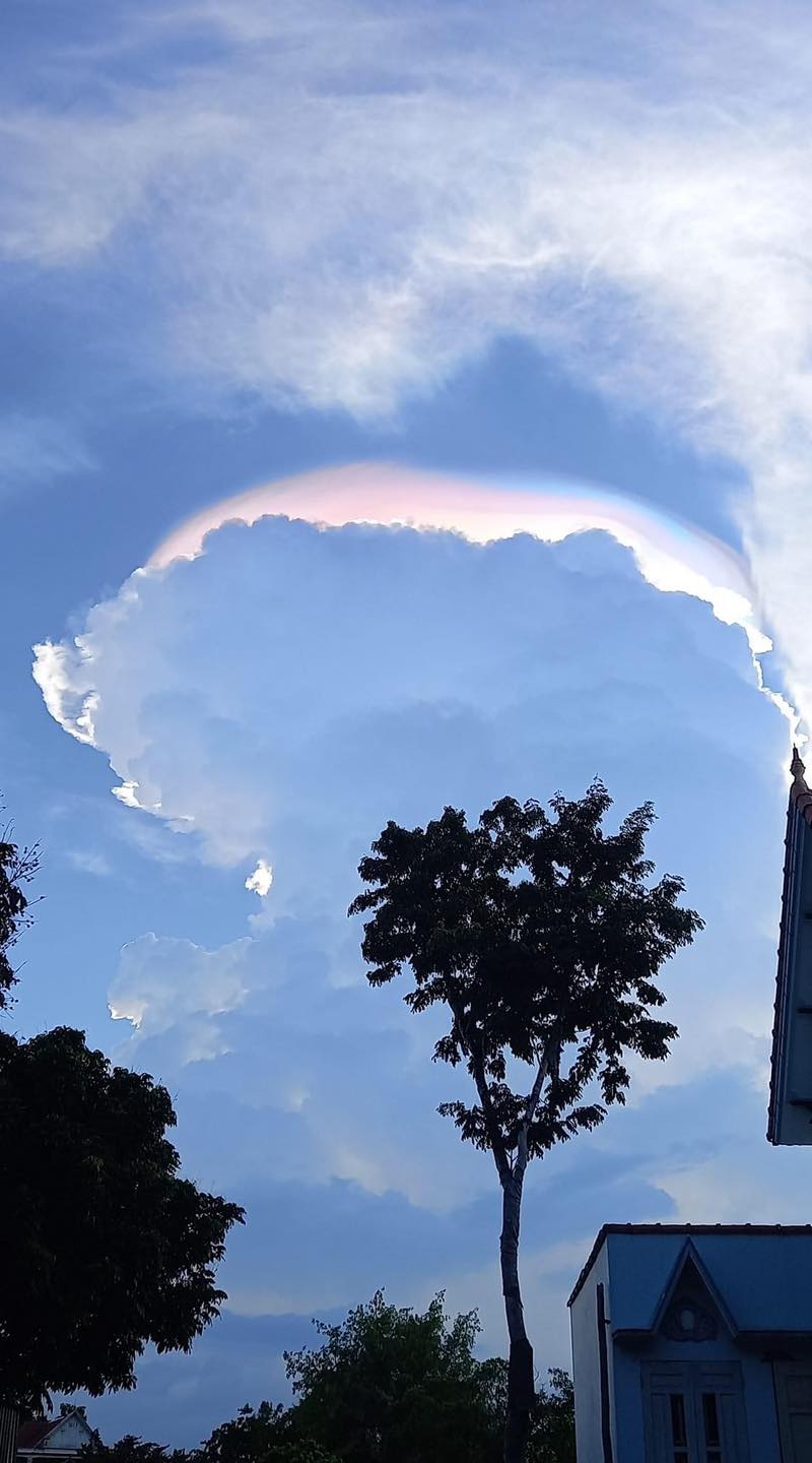 Hình ảnh đám mây lưỡi trai xuất hiện trên bầu trời Thanh Hóa. Ảnh: Thái Nghiên