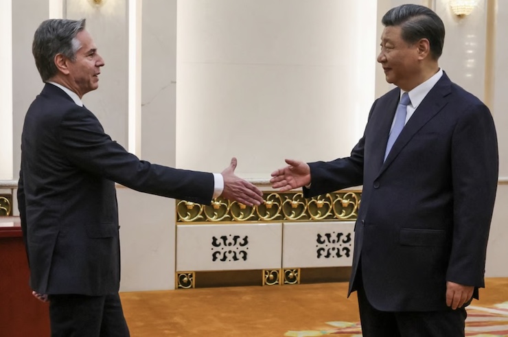 Chủ tịch Trung Quốc Tập Cận Bình (phải) gặp Ngoại trưởng Mỹ Antony Blinken vào ngày 19/6/2023.