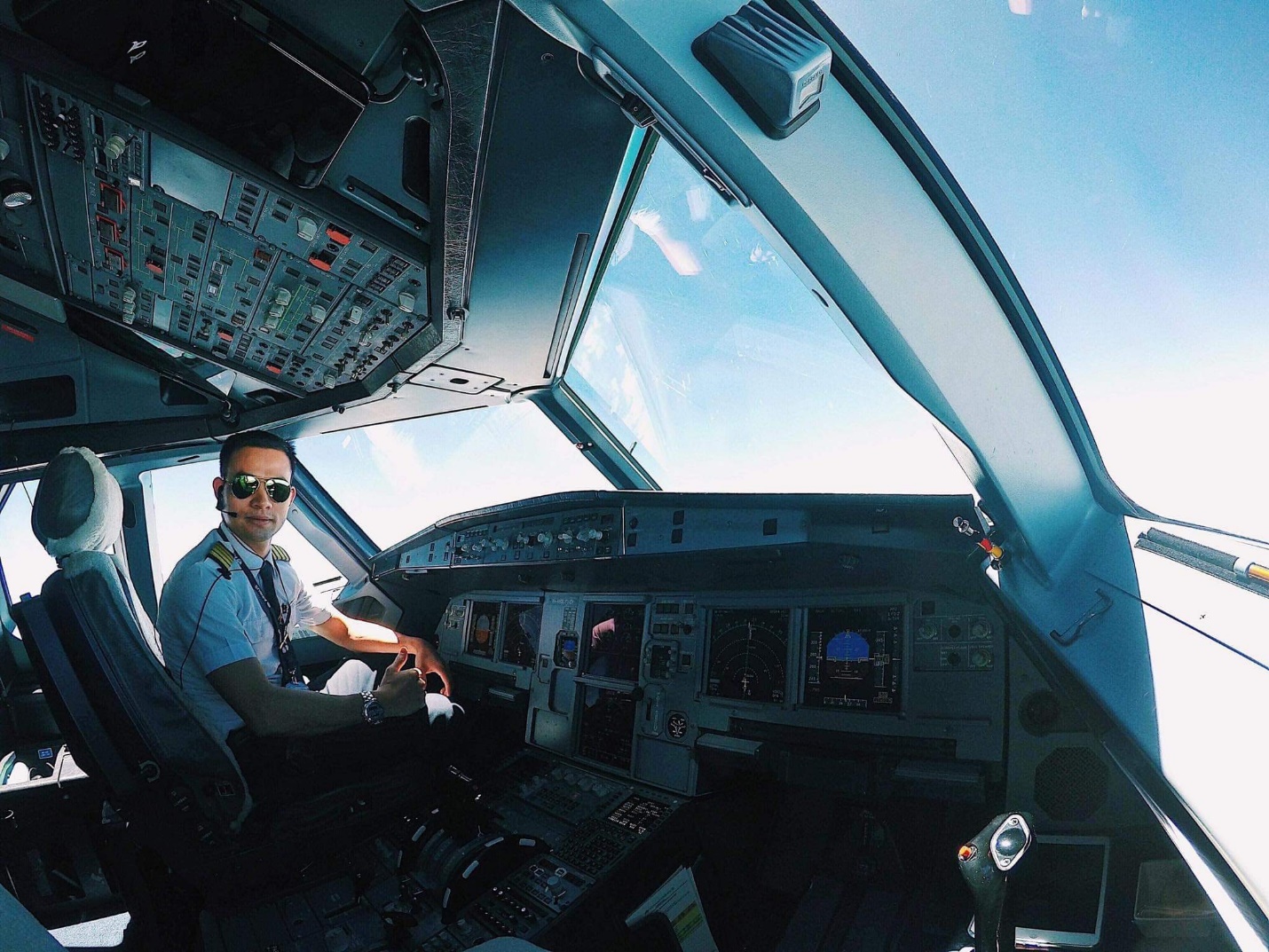 Cơ trưởng Trung Minh quyết định chuyển qua đầu quân bay cho một hãng hàng không quốc tế - 2