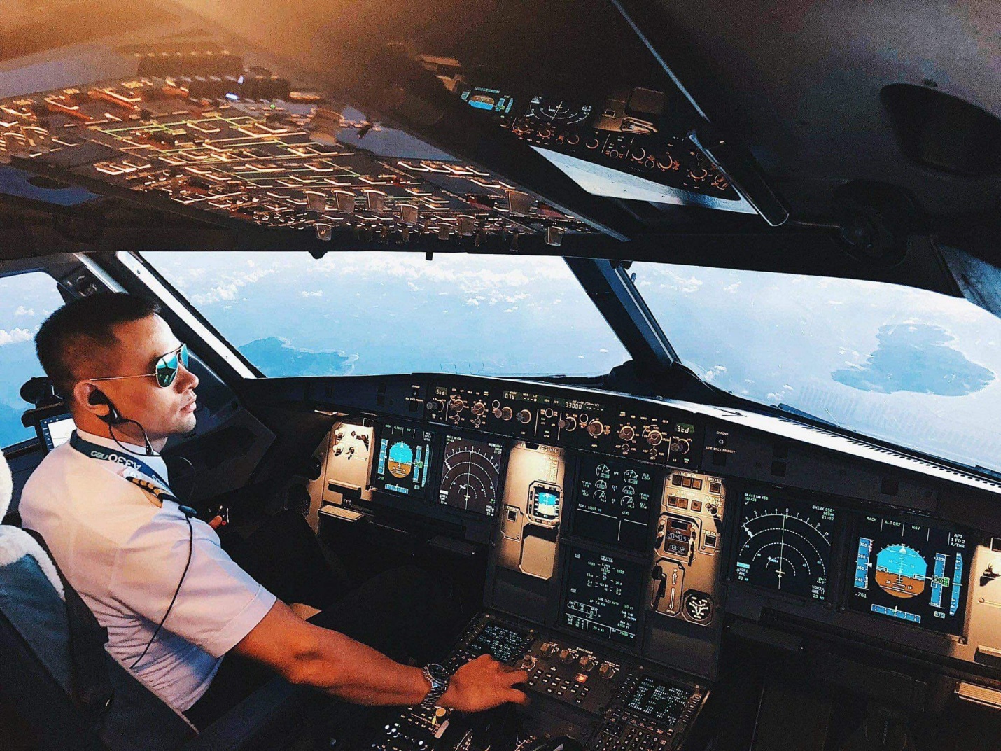 Cơ trưởng Trung Minh quyết định chuyển qua đầu quân bay cho một hãng hàng không quốc tế - 4