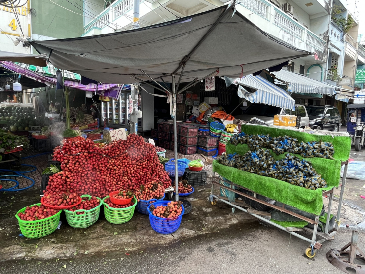 Bánh ú, vải tươi là 2 món không thể thiếu dịp Tết Đoan Ngọ
