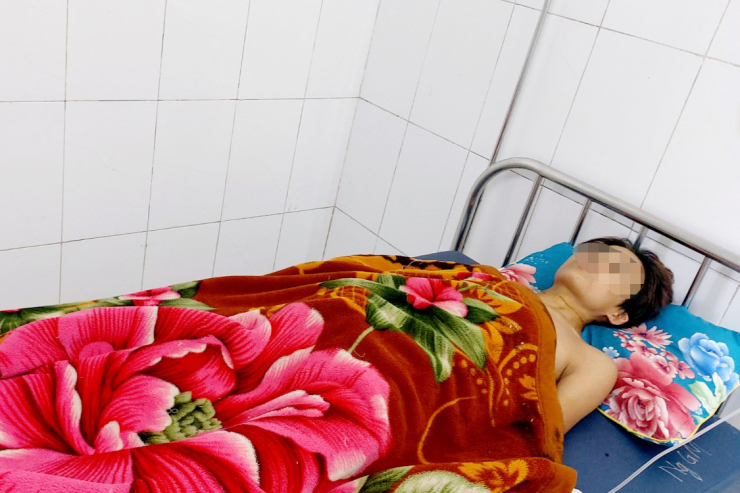 Cụt Văn Lay bị thương đang điều trị tại bệnh viện. Ảnh: B. Điền