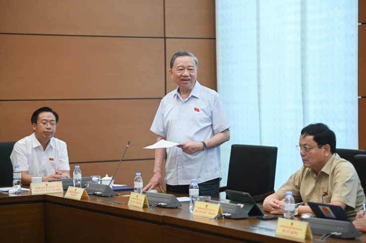 Bộ trưởng Bộ Công an Tô Lâm phát biểu tại tổ khi thảo luận dự án Luật Căn cước. Ảnh: Phạm Thắng