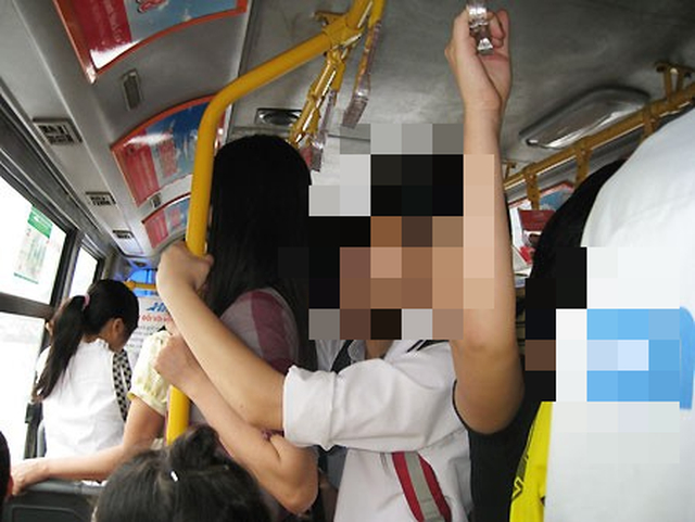 Công an truy tìm kẻ biến thái trên xe buýt ở Hà Nội. Ảnh minh hoạ
