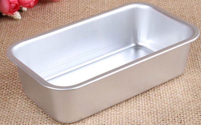 Chuyển sang dùng khay đá bằng kim loại (bằng nhôm, inox…) sẽ giúp tiết kiệm đáng kể.