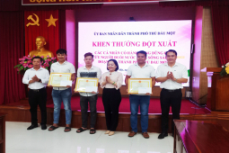 Lao xuống sông Sài Gòn cứu 2 mẹ con: 3 thanh niên được khen thưởng