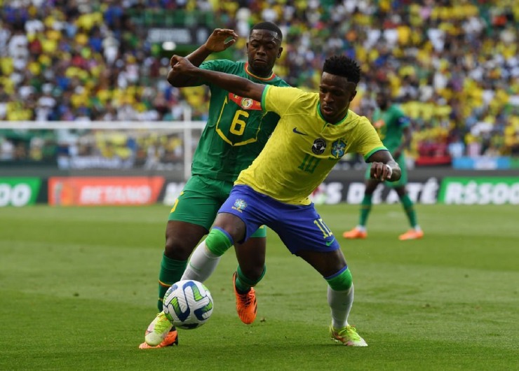 Vinicius bất lực nhìn Brazil thua sốc Senegal