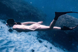 Làm đẹp - Sóng hình thể mê hoặc của nàng "tiên cá" Việt có được nhờ đâu?