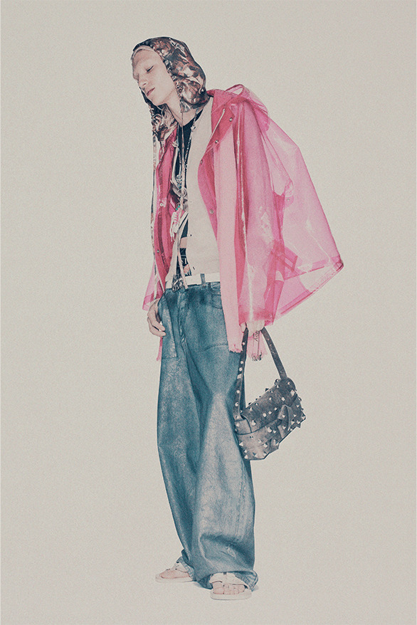 Acne Studios lăng xê phong cách quần biker, áo ôm sát - 8