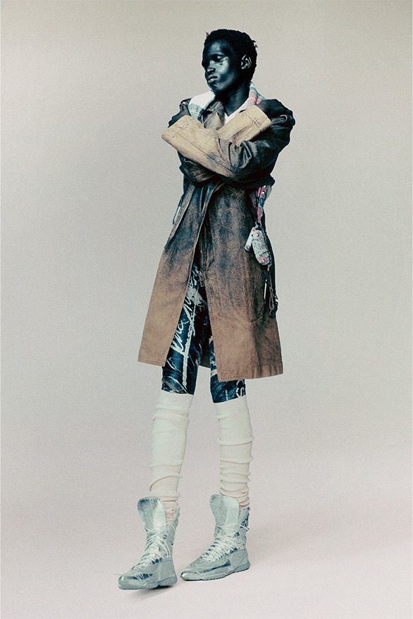 Acne Studios lăng xê phong cách quần biker, áo ôm sát - 3