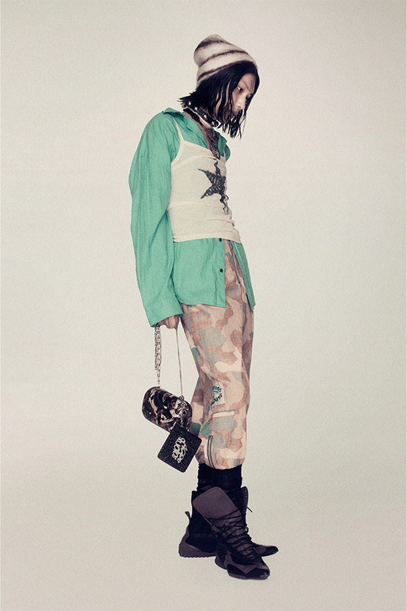 Acne Studios lăng xê phong cách quần biker, áo ôm sát - 13