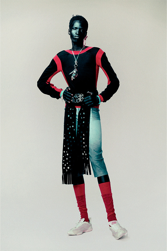 Acne Studios lăng xê phong cách quần biker, áo ôm sát - 12