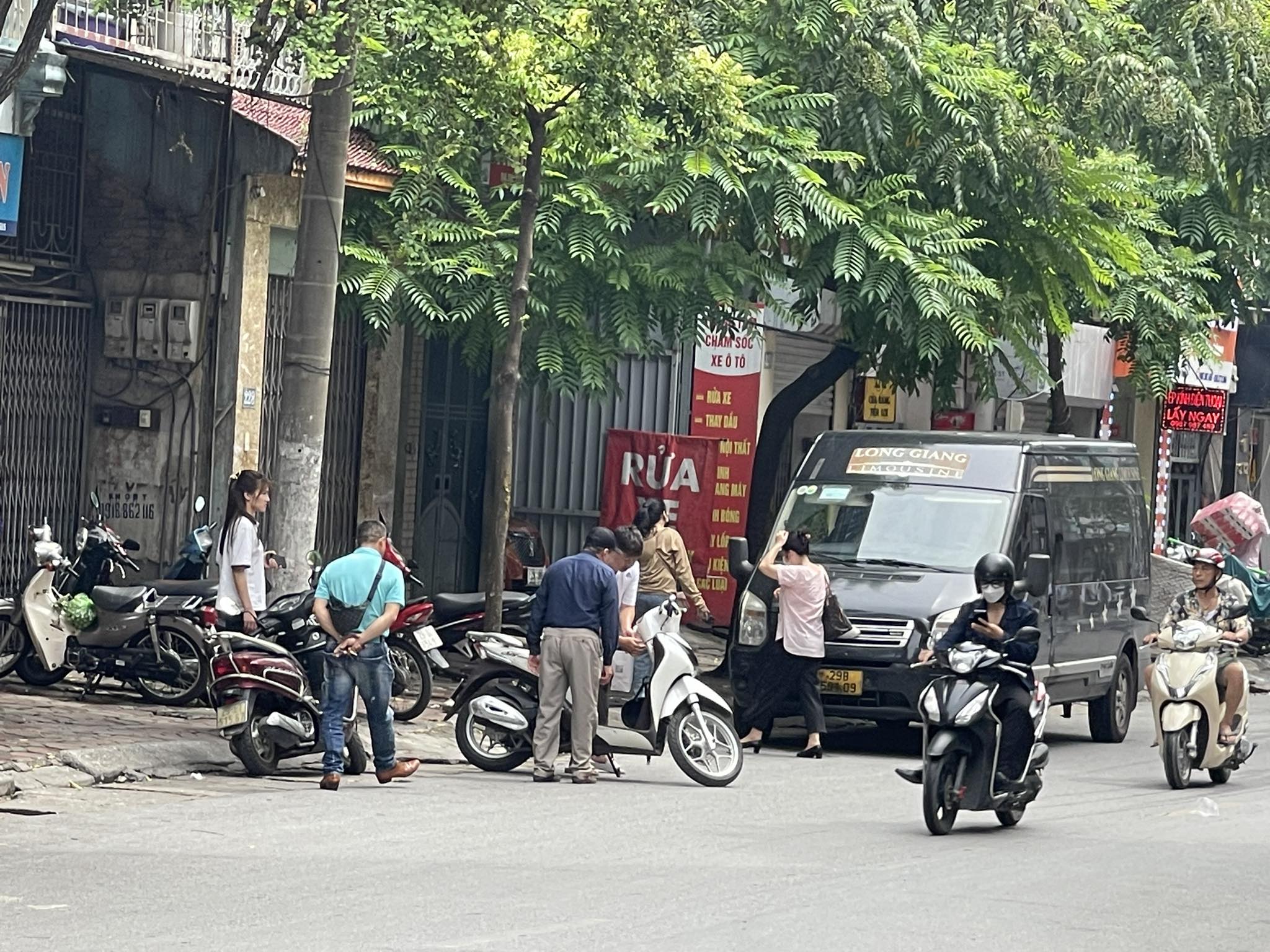 Nhiều người không mở được chìa khoá thông minh khi đến ngã ba Phố Vọng – Nguyễn An Ninh