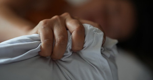 Cụ bà 91 tuổi tử vong do “yêu” quá sức. (Ảnh minh họa)