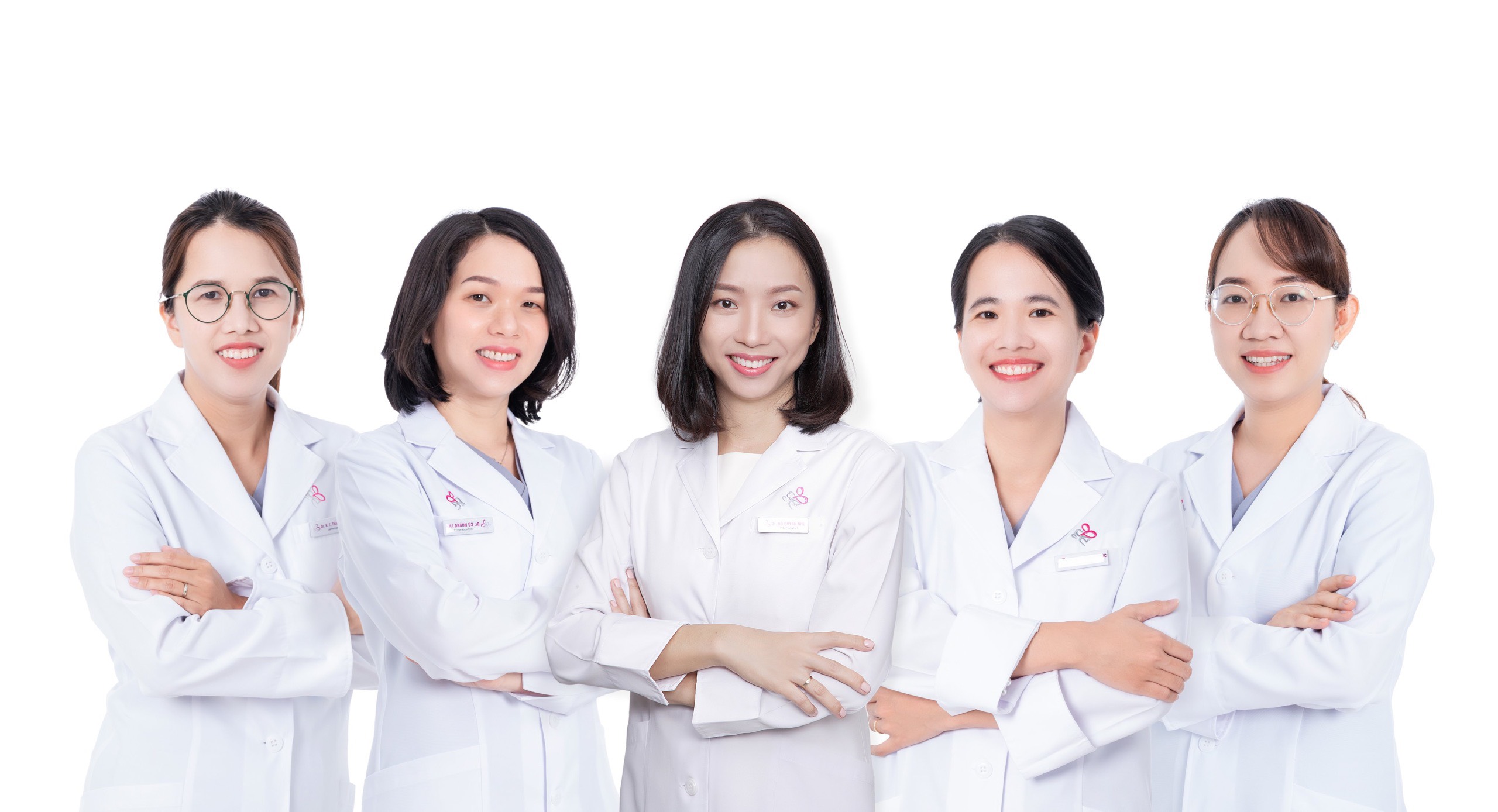 Đội ngũ bác sĩ chỉnh nha tại Elite Dental có chuyên môn cao, kinh nghiệm phong phú qua một “ngân hàng” ca niềng răng thành công.