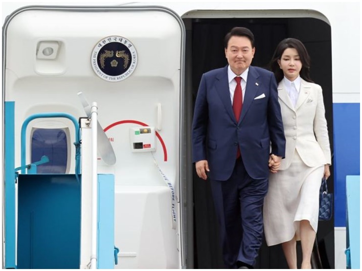 Vợ chồng Tổng thống Hàn Quốc đã tới Việt Nam.