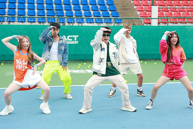 Màn kết hợp giữa nhóm nhạc Thái Lan và 2 nghệ sĩ Việt Nam