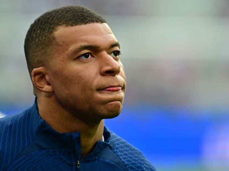 Kylian Mbappe phải gia hạn với PSG, hoặc được bán sang Real Madrid. Nếu không anh sẽ không được PSG cho thi đấu hay tập luyện