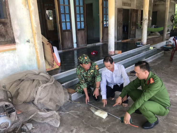 Anh Nguyễn Văn Dưỡng người phát hiện 1 bịch nilong chứa tinh thể màu trắng nghi ma túy.