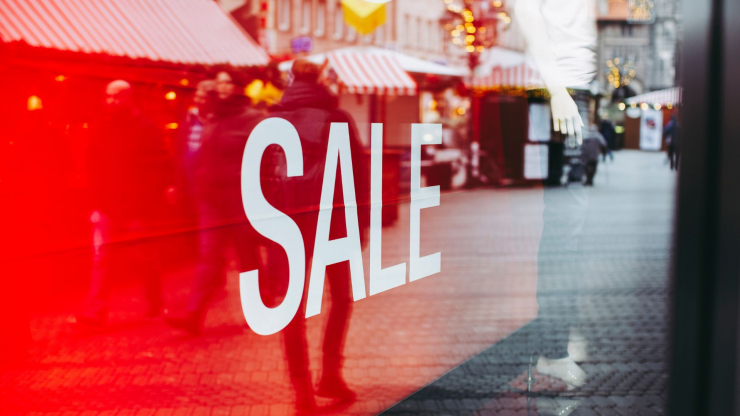 Tận dụng triệt để các ưu đãi để giảm chi phí du lịch xuống mức thấp nhất. Ảnh: Shutterstock.