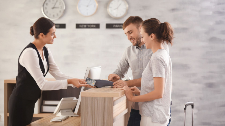 Tùy theo nhu cầu, bạn có thể chọn đặt phòng không hoàn tiền để có mức giá "hời". Ảnh: Shutterstock.