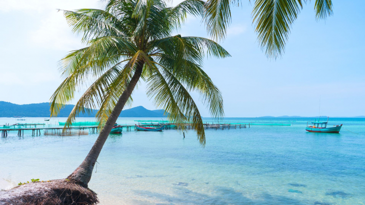 Hãy đặt trước các dịch vụ tại điểm đến để có mức giá ưu đãi. Ảnh: Shutterstock.