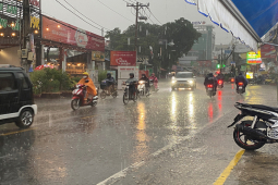Tin tức trong ngày - Thời tiết cuối tuần: Miền Bắc hứng mưa to, miền Trung hạ nhiệt