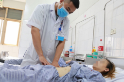 Sức khỏe đời sống - Căn bệnh khiến cô gái trẻ không thể nuốt cơm, người như "cành củi khô"