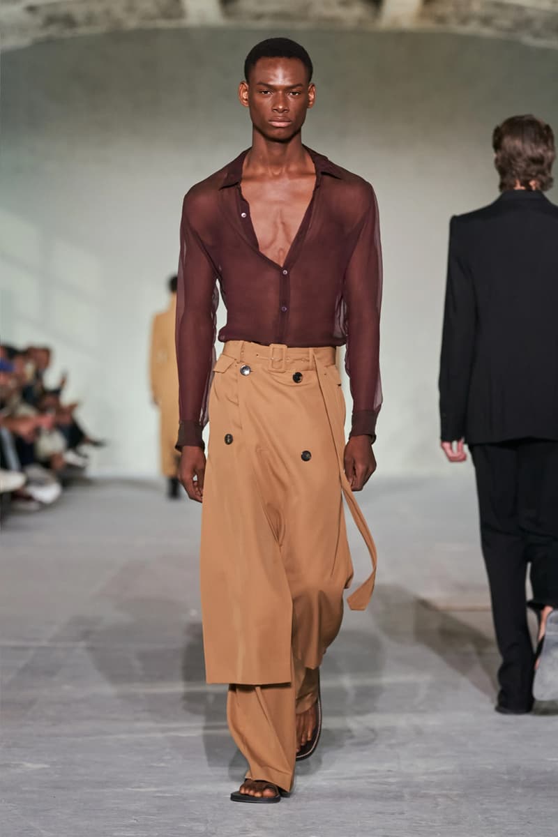 Dries Van Noten mang đến vẻ đẹp tinh tế với trang phục quá khổ - 18