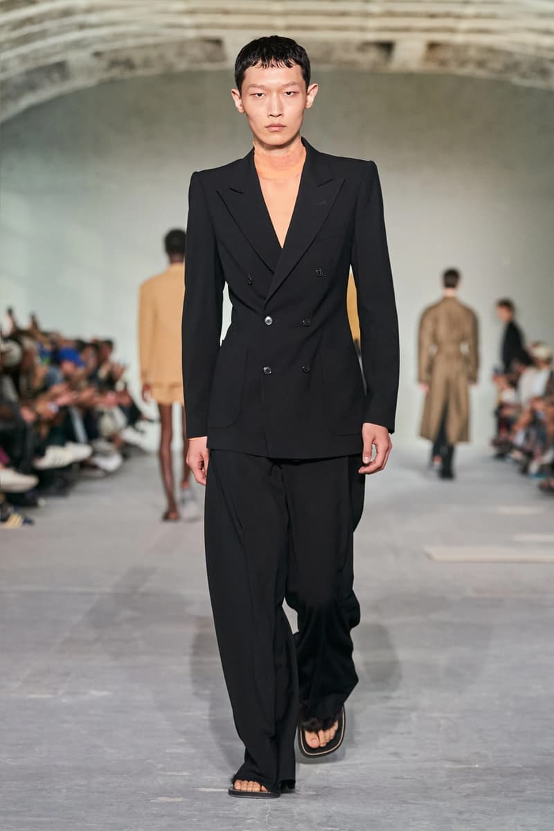 Dries Van Noten mang đến vẻ đẹp tinh tế với trang phục quá khổ - 15