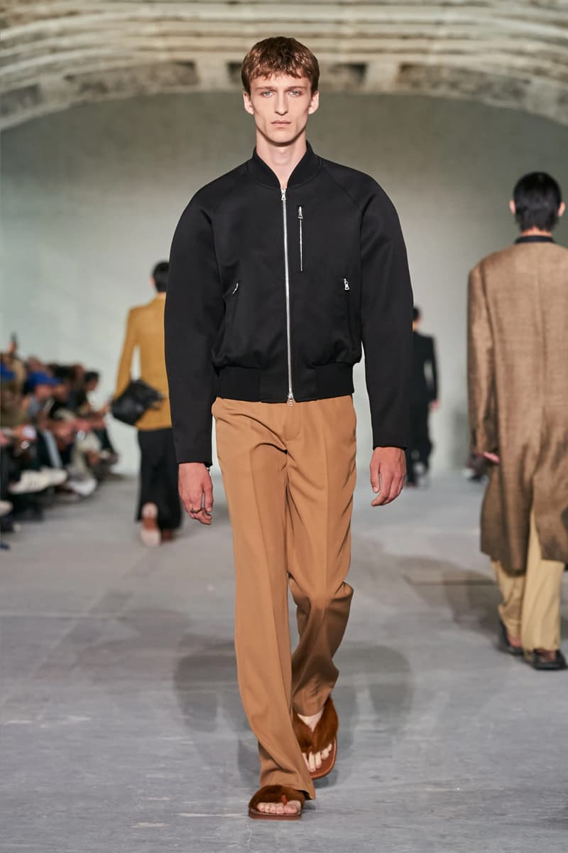 Dries Van Noten mang đến vẻ đẹp tinh tế với trang phục quá khổ - 12