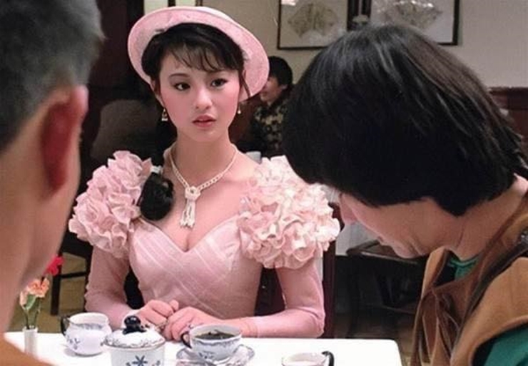 Nhan sắc xinh đẹp của Lý Tái Phụng khi đóng vai khách mời trong phim "Cương thi tiên sinh" của Lâm Chánh Anh.