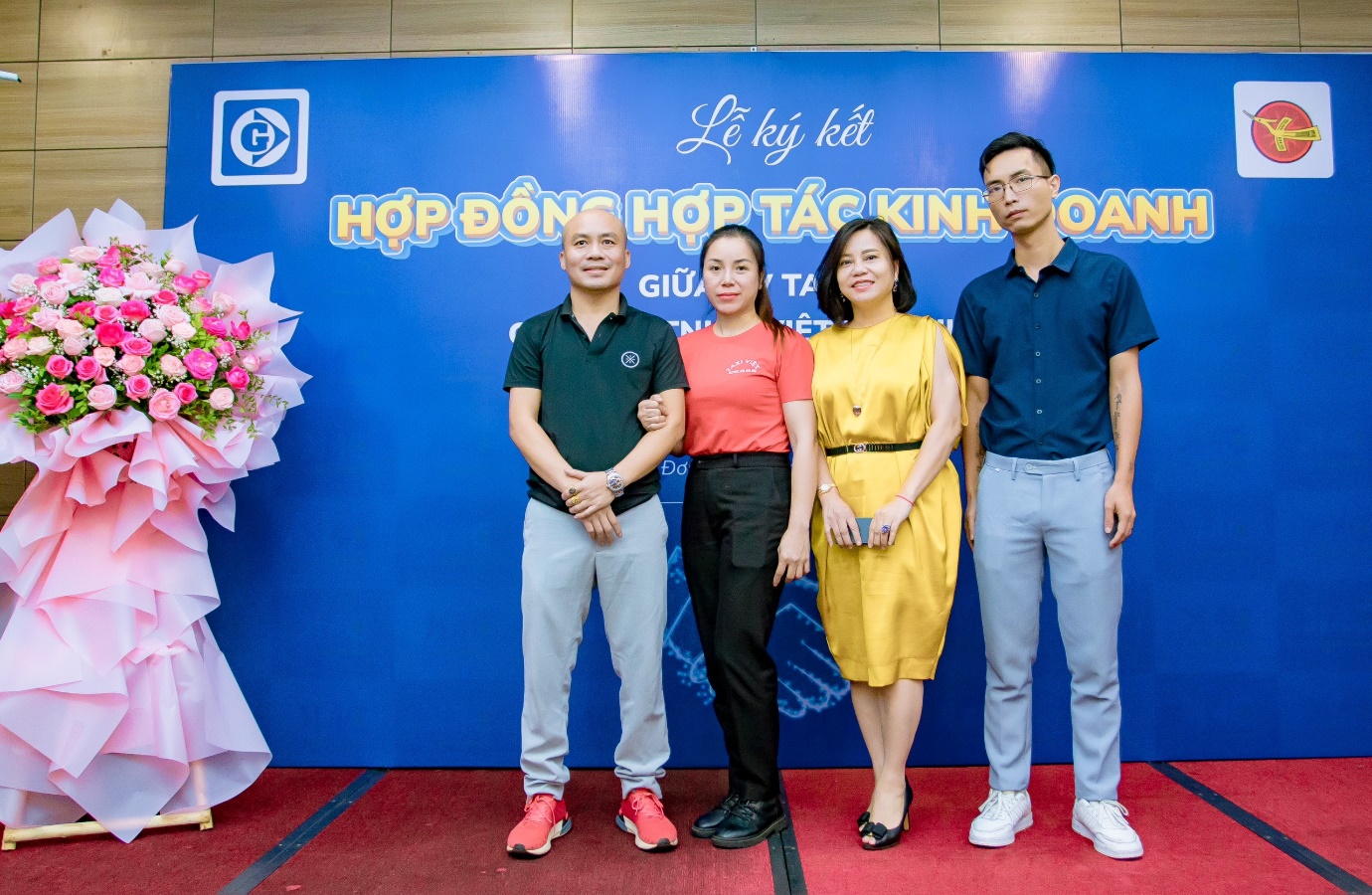 Đại diện GV Taxi và Việt Hà tham gia lễ ký kết hợp tác kinh doanh
