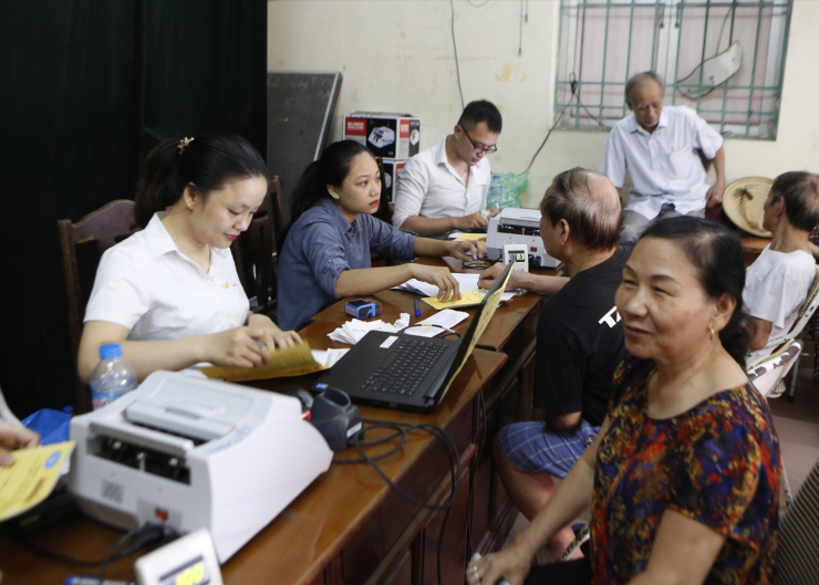 Để có lương hưu cao, người lao động thu nhập tốt có thể tham gia bảo hiểm hưu trí bổ sung tự nguyện. Ảnh: Như Ý