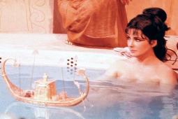 Phim - "Biểu tượng gợi cảm" thu hút chú ý trong cảnh tắm xa hoa nhất màn ảnh