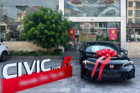 Honda Civic Type R màu đen đầu tiên xuất hiện tại Hà Nội
