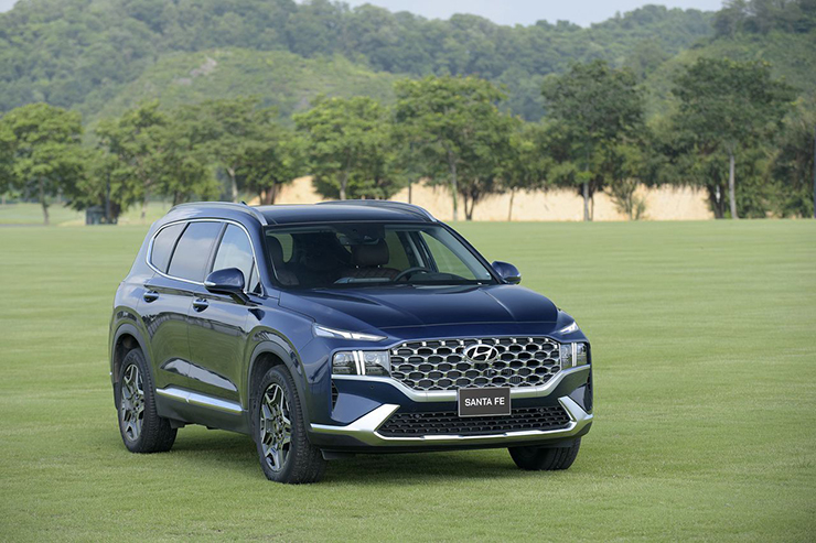 Hyundai Santa Fe phiên bản hybrid tiếp tục lộ diện tại Việt Nam - 4