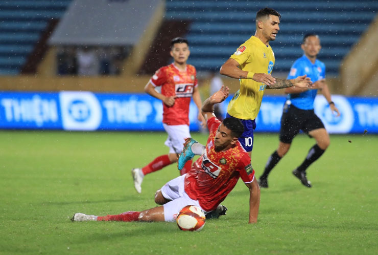 Nam Định đang chơi khá quyết tâm cuối hiệp 1