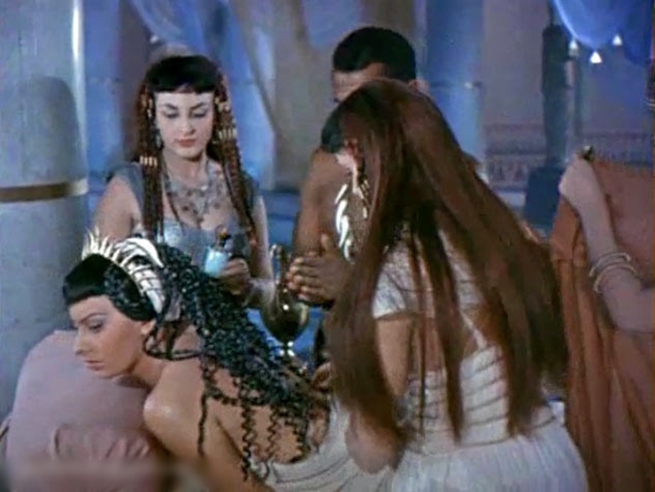 Vai nữ chính Cleopatra do minh tinh Sophia Loren đảm nhận.