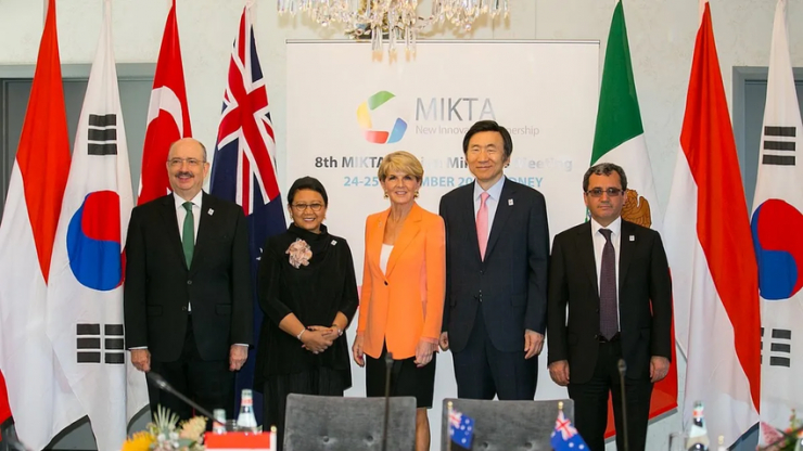 Đại diện của các quốc gia MIKTA (nhóm đa phương các nước tầm trung gồm Mexico, Indonesia, Hàn Quốc, Thổ Nhĩ Kỳ và Úc) họp tại Sydney (Úc) năm 2016. Ảnh: BỘ NGOẠI GIAO ÚC