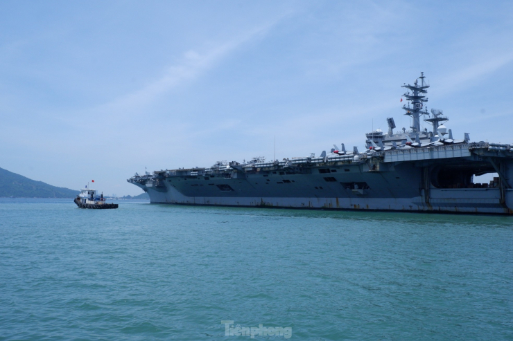 Tàu USS Ronald Reagan (CVN 76) có tầm hoạt động không giới hạn, từ 20 -25 năm. Ảnh: Nguyễn Thành