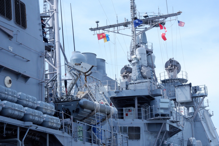 Hệ thống vũ khí, khí tài hiện đại trên tàu tuần dương USS Robert Smalls (CG-62).