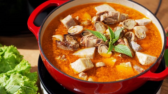 Vịt nấu chao không chỉ là món ăn đặc sản miền Tây mà còn thuộc TOP những món ăn ngon nhất tại Việt Nam (Ảnh: Sưu tầm)