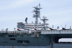 Cận cảnh tàu sân bay của Hải quân Mỹ đang thăm Đà Nẵng