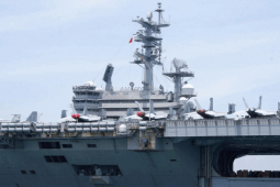 Tin tức trong ngày - Cận cảnh tàu sân bay của Hải quân Mỹ đang thăm Đà Nẵng