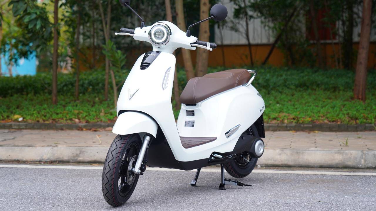 4 xe máy nhỏ nhắn thích hợp cho chị em đi phố - 4