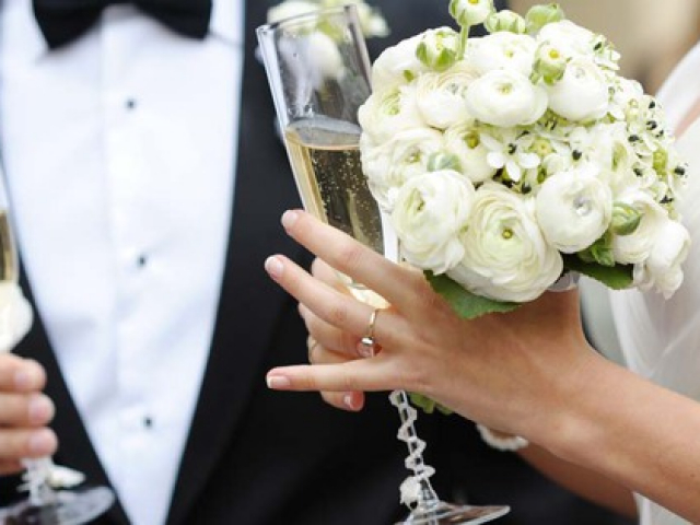 Bạn trẻ - Cuộc sống - Lấy vợ 6 năm mới dẫn về ra mắt, bố chồng vừa nhìn thấy con dâu thì "rụng rời chân tay"