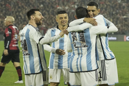 Messi ghi hat-trick thần tốc ở quê nhà, báo tin sốc cho HLV ĐT Argentina
